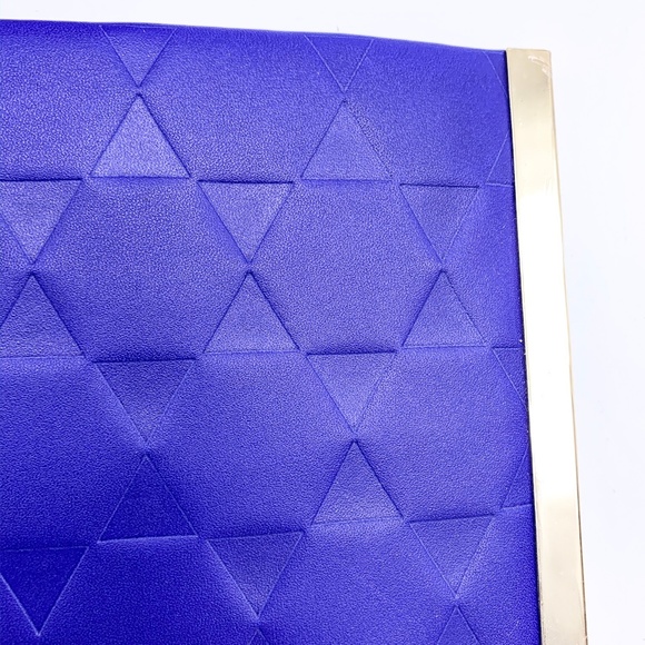 NWT HEIRLOOM Leather Embossed Flat Clutch - Picture 3 of 6